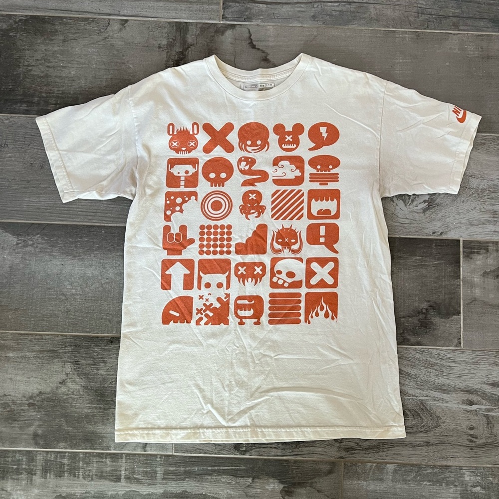 Nike graphic tee, cream & orange, & size MEDIUM.